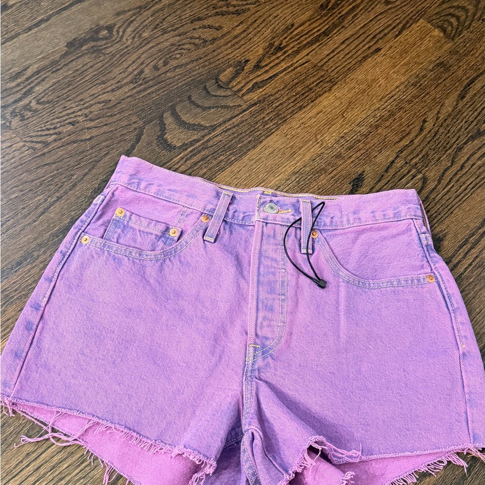 Levi's 501 button fly Women's Purple Denim Shorts 26 NWOT - Picture 4 of 7